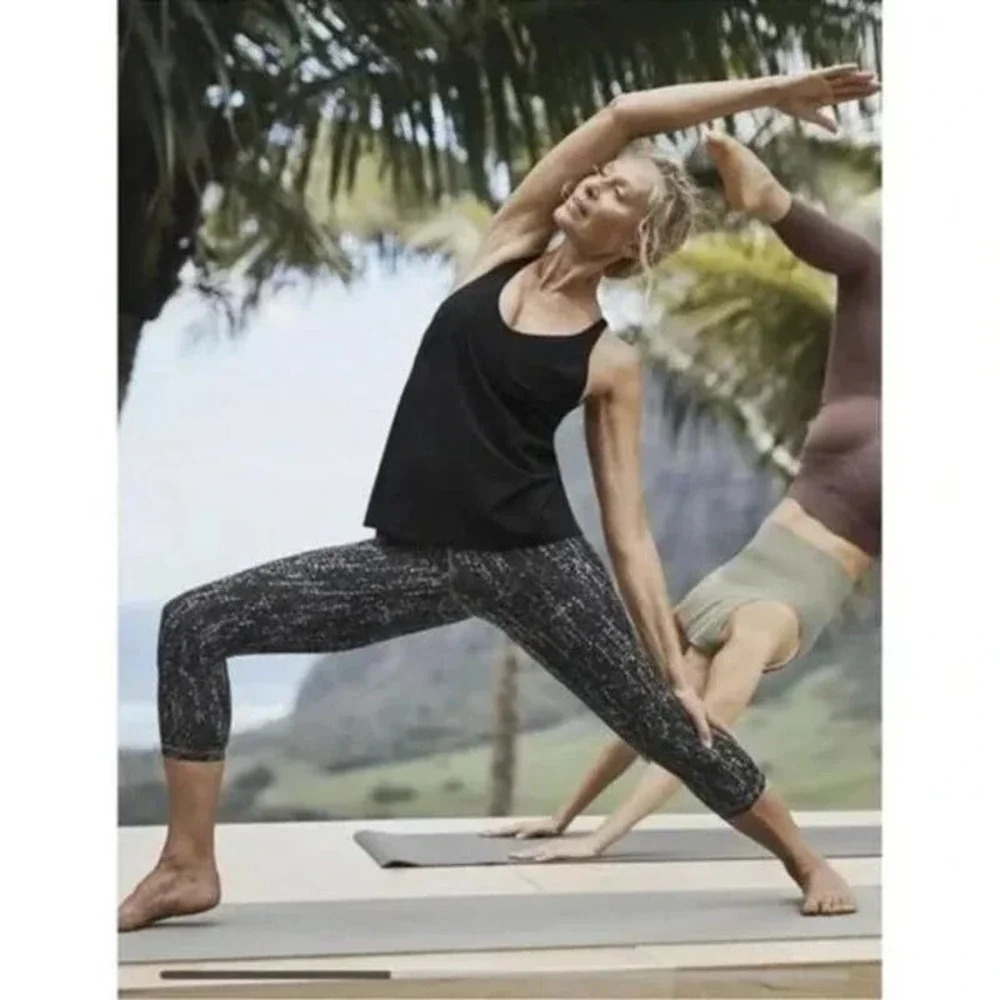ATHLETA Salutation Stash Pocket II Capri 569824 Black Print Size XXS Leggings